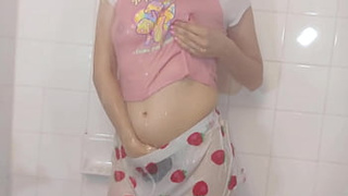 youngster step sister with perfect butt take a shower