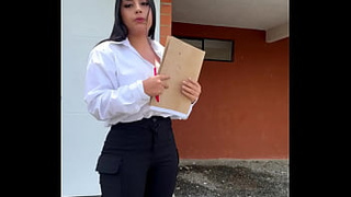real estate advisor agreed to fuck with her client in the house to convince him to buy it