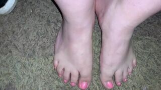 Very Nice Feet Cums On on BIG BODIED WOMAN Hispanic Alluring Toes